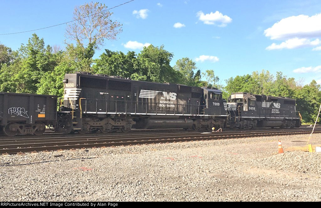 NS 7009 and 5656 work Abrams yard